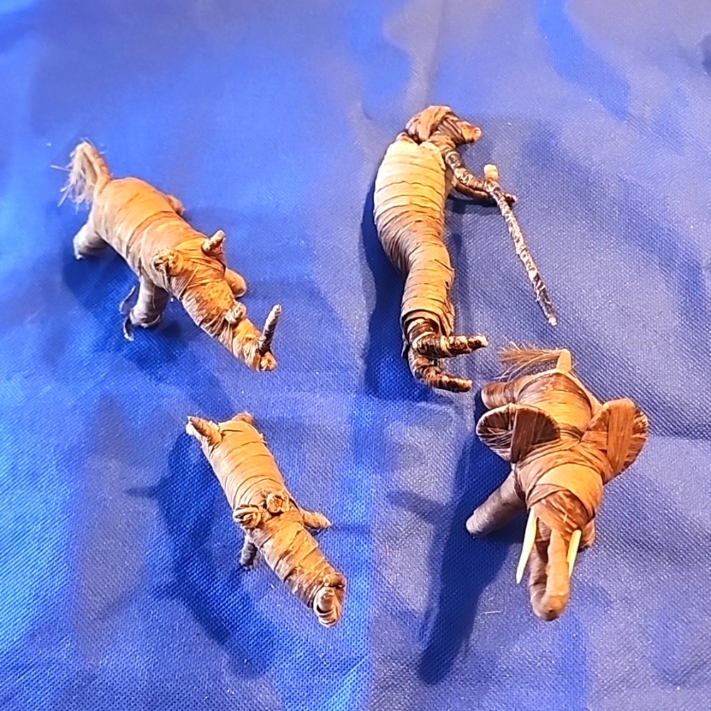 Vtg Raffia animals, mother and baby on back with cane set of 4